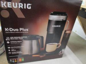 lot 87 image: Kuerig k-duo plus cup and carafe co...