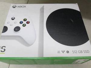lot 92 image: X Box series S 512 GB ssd, powers o...