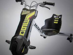 lot 102 image: Razor PowerRider 360 12v electric 3...