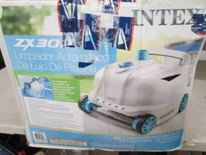 lot 118 image: Automatice pool cleaner, open box...