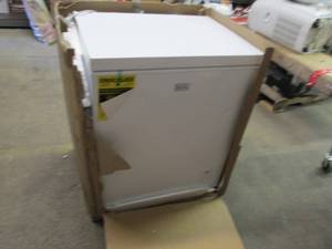 lot 132 image: black and decker 5.1cuft chest free...