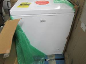 lot 133 image: black and decker 5.1cuft chest free...
