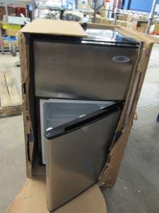 lot 146 image: 3.1 cuft double door refridgerator ...