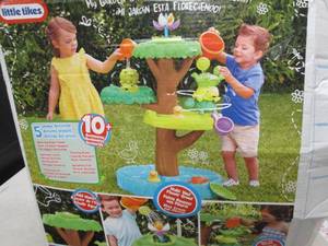 lot 228 image: Little Tykes Magical Water table, o...
