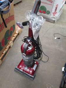 lot 237 image: Hoover Wind tunnel vacuum, powers o...
