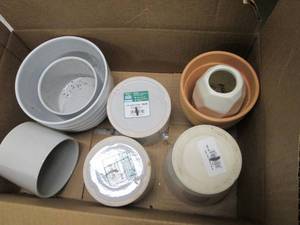 lot 257 image: box of various small pots and plant...