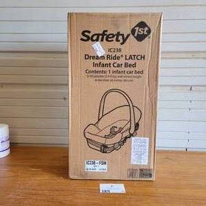 lot 71 image: Safety 1st Dream Ride Latch Infant Car Bed-Car SeatBrand NEW In Box($200 Value)