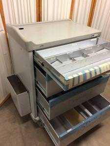 lot 15 image: MMI 4 Drawer Medical Supply Crash Cart - Good Condition