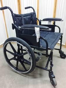 lot 17 image: 850lb Capacity Collapsible Bariatric Wheelchair - Seat Is 26 Wide - Slight Wear To Arms Otherwise Good Condition