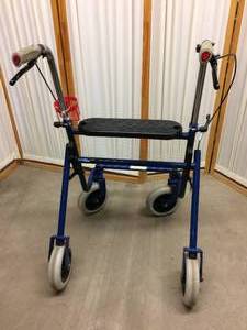 lot 47 image: Pediatric Wheeled Walker