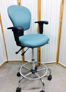 lot 49 image: MSRP $500 Office Master&nbspClassic CLS53 Multi Functional High Drafting Lab Stool With Foot Ring Rest & Adjustable Height Arm Rests - Excellent Condition
