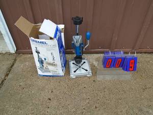 Dremel drill press stand. Appears new. As shown.