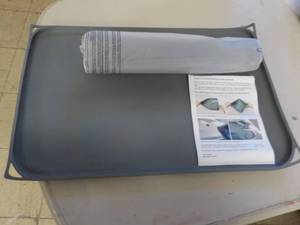 lot 25 image: 2 Pet Food Mats 19 x 13...