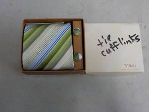 lot 29 image: Tie and Cuff Links Set...