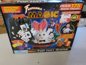 lot 33 image: Fantasma Magic Show...