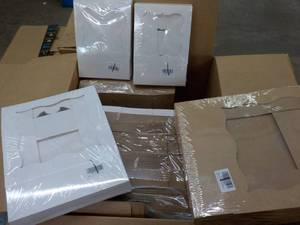 lot 101 image: Case of Deli brown and white Boxes ...