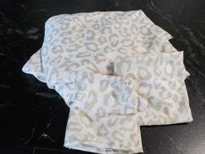 lot 44 image: Queen Size Sheet Set...