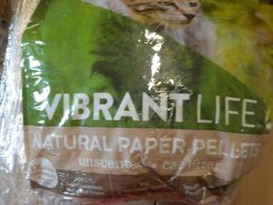 lot 128 image: Vibrant Life Natural Paper pellets ...