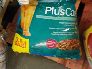 lot 138 image: Plus Care 15.5 lb. Bag Open Catfood...