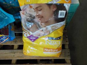 lot 142 image: Purina Kitten 14 lb. Bag Kitten Foo...