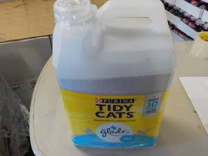 lot 143 image: Purina Tidy Cats 20 lb. Jug Litter...