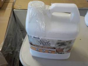 lot 151 image: Special Kitty 14 lb. Jug Cat Litter...