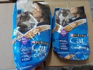 lot 181 image: Purina Cat Chow 2 bags 10 lb. total...