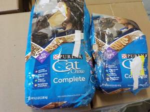 lot 182 image: Purina Cat Chow 2 bags 10 lb. total...