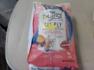 lot 183 image: Beyond Simply Cat food 6 lb. Bag...