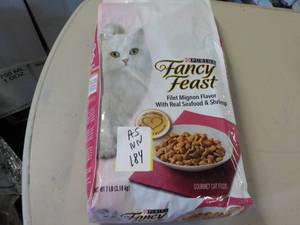 lot 184 image: Purina Fancy Feast 7 lb. Bag Cat Fo...