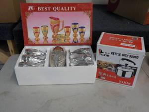 lot 220 image: 7 pc Glass Pitcher and Goblet Set a...