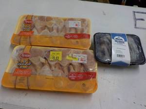 lot 237 image: 2 Frozen pkgs Tyson Chicken Drumsti...