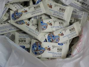 lot 299 image: 75 Gomacro Kids Oatmeal Chocolate C...