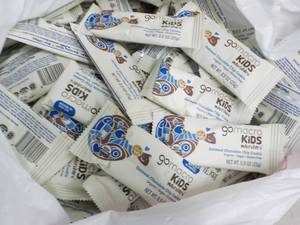 lot 301 image: 75 Gomacro Kids Oatmeal Chocolate C...