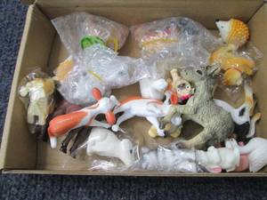 lot 64 image: 4- 20 pc Animal Party Favors...