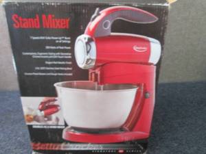 lot 142 image: Betty Crocker 7-Speed Stand Mixer -...