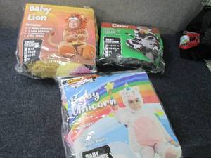 lot 223 image: 3 Assorted Spooktacular Creations 1...