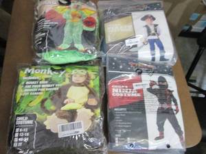 lot 226 image: 4 Assorted Spooktacular Creations T...