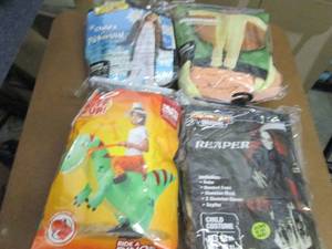 lot 231 image: 4 Assorted Spooktacular Creations C...