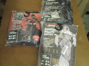 lot 233 image: 3 Assorted Spooktacular Creations C...