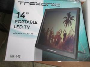 lot 262 image: Trexonic 14 HD LED Portable TV ope...