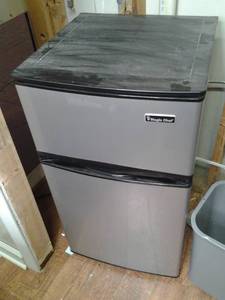 lot 299 image: Magic Chef Fridge Model # HMDR310S...