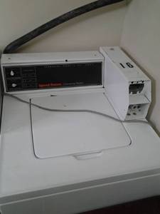 lot 305 image: Speed Queen Commercial Washing Mach...