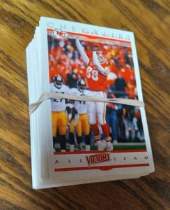 lot 4 image: 2000 Upper Deck Victory Football Ca...