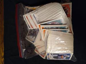 lot 27 image: 1990 & 1991 Fleer Football Cards (s...