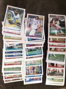 lot 221 image: 1991 Topps NFL Football Card Variet...