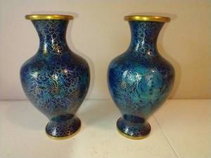 lot 159 image: 2 Gorgeous Jingfa Cloisonne Vases