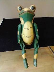 lot 185 image: Wooden Frog Shelf Sitter