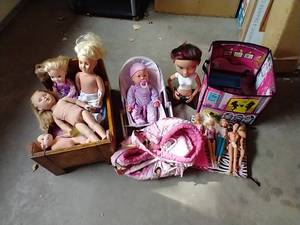 lot 186 image: Huge Doll Lot