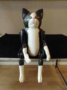 lot 217 image: Wooden Cat Shelf Sitter